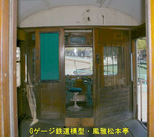 秩父鉄道クハニ20型。2005年(平成17年)4月、秩父鉄道三峰口(みつみねぐち：埼玉県秩父市)駅にて撮影。