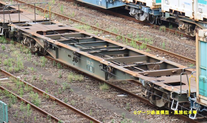 空車状態のJR貨物コキ104型。2023年(令和5年)8月、JR貨物川崎貨物(かわさきかもつ：神奈川県川崎市川崎区)駅にて撮影。
