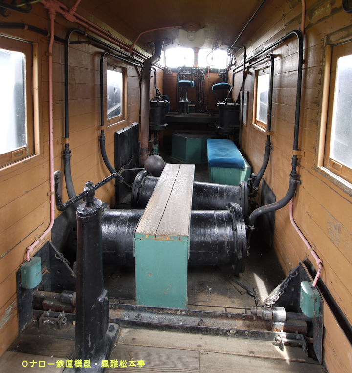 加悦鉄道のラッセル車キ165の車内。2010年(平成22年)5月、加悦SL広場(京都府与謝郡与謝野町)にて撮影。