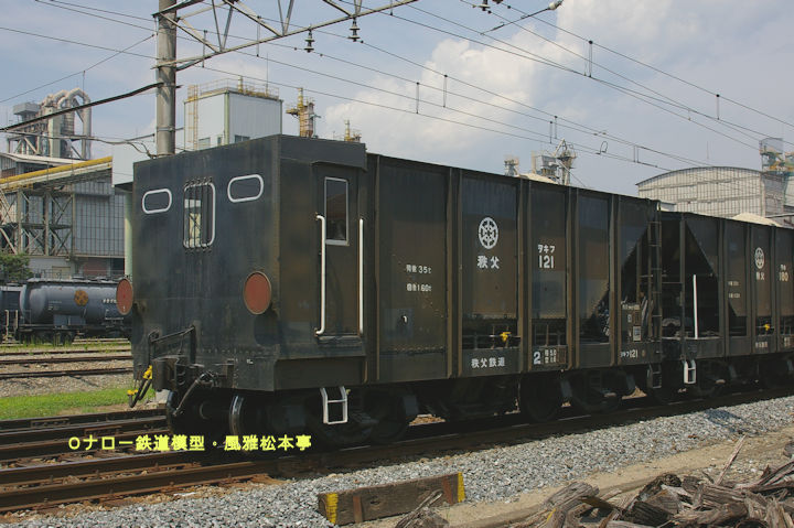 秩父鉄道ヲキフ100型。2007年(平成19年)8月、秩父鉄道武州原谷(ぶしゅうはらや：埼玉県秩父市)駅にて撮影。