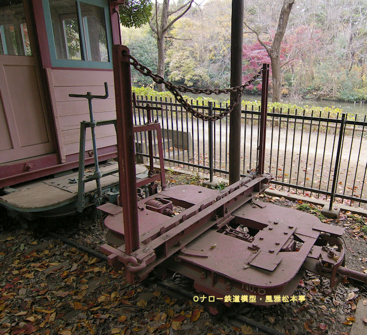 木曽森林鉄道の運材台車。2005年(平成17年)12月、習志野市藤崎森林公園(千葉県習志野市)にて撮影。