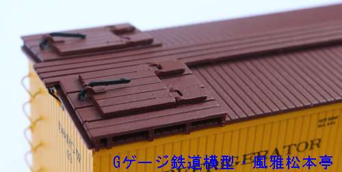バックマン製On30ゲージの貨車の屋根(羽目板状)。