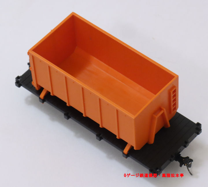 フライシュマン製Oナローのコンテナ用フラットカー(高側ゴンドラカー？)　Fleischmann made O narrow gauge high side gondola car.