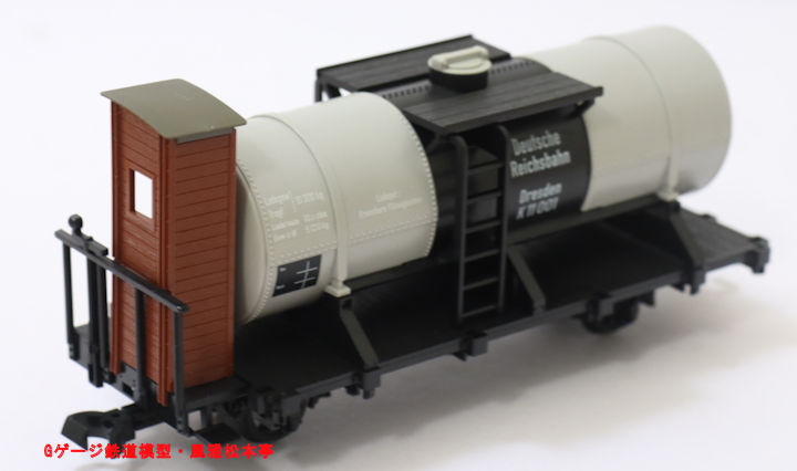 フライシュマン製Oナローの車掌室付きタンク車、品番は2485。Fleischmann made O narrow gauge small tank car.