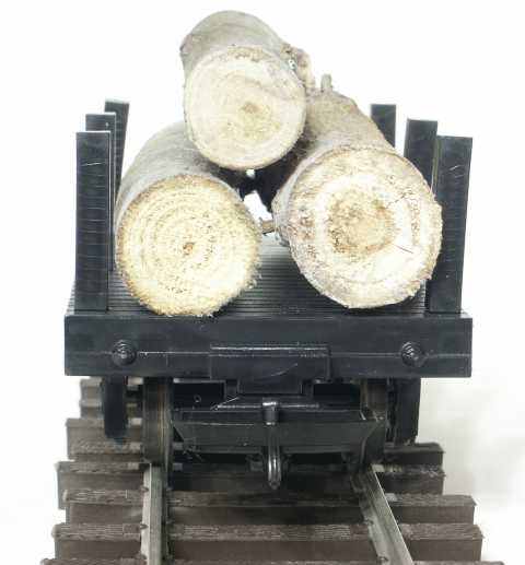 ハートランド製2軸オアカー。G gauge 4 wheel log car, manufactured by Hartland Locomotive Works.