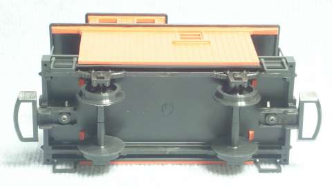ハートランド製2軸カブースの床下。G gauge 4 wheel caboose, manufactured by Hartland Locomotive Works.