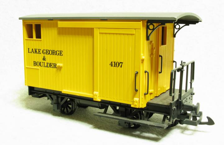 LGB製“ワフ”。G gauge combo caboose, manufactured by LGB.