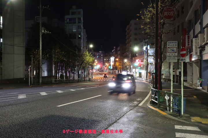 キヤノン製広角単焦点レンズ「EF-M22mm f2 STN」での撮影例。2021年(令和3年)12月、都電杉並線荻窪駅北口の廃線跡？付近にて撮影。