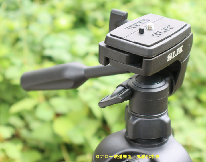 スリック(SLIK)製三脚F-630の雲台部分。