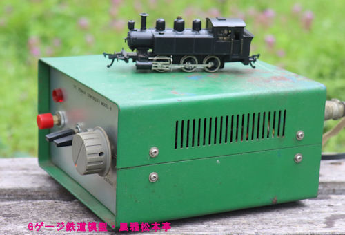 三端子レギュレータを使用して自作したパワーパック。