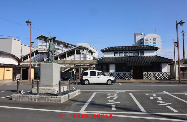 越生駅西口。2026年(令和8年)1月撮影。