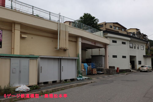 イオン木曽福島店の荷捌所。2025年(令和7年)10月撮影。