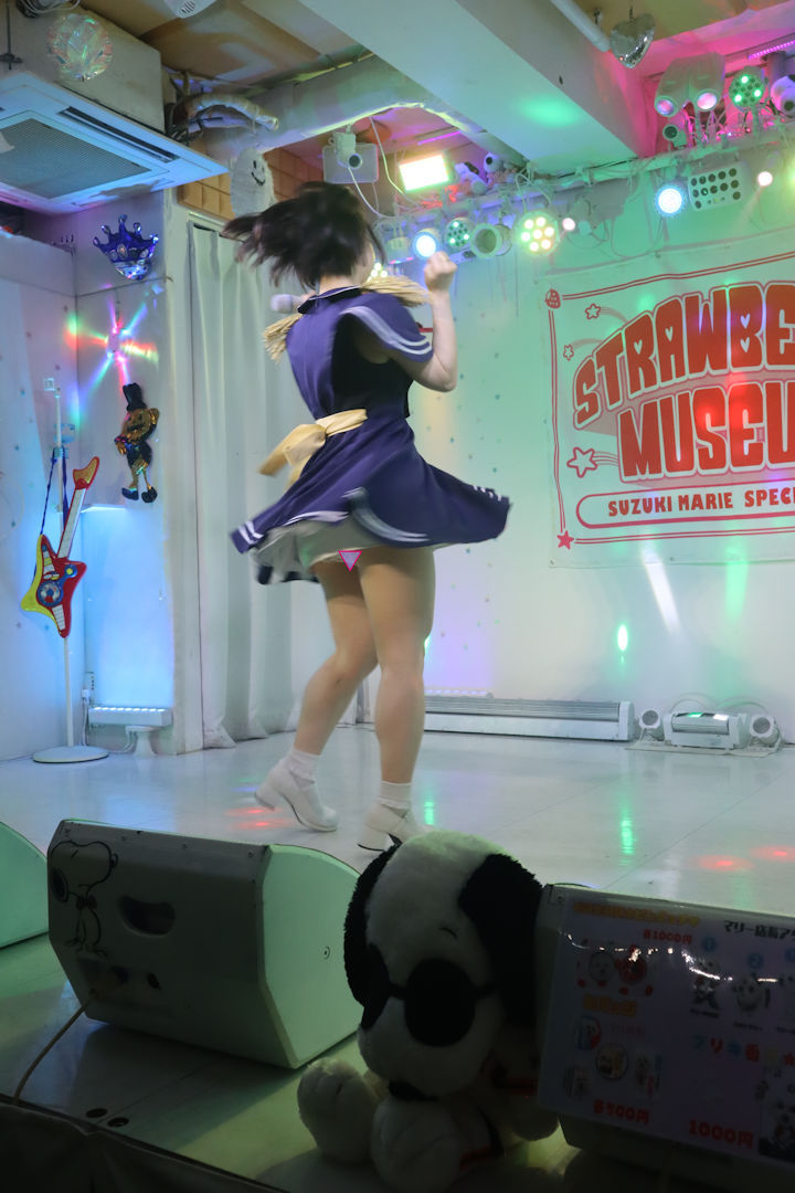 柚月あいみさん。2026年(令和8年)4月、ライブスペース・マリールー(東京都北区)にて開催された「ストロベリー・ミュージアム」に際して撮影。