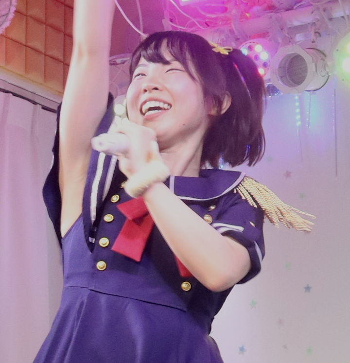 柚月あいみさん。2026年(令和8年)4月、ライブスペース・マリールー(東京都北区)にて開催された「ストロベリー・ミュージアム」に際して撮影。