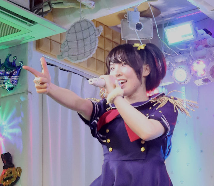 柚月あいみさん。2026年(令和8年)4月、ライブスペース・マリールー(東京都北区)にて開催された「ストロベリー・ミュージアム」に際して撮影。