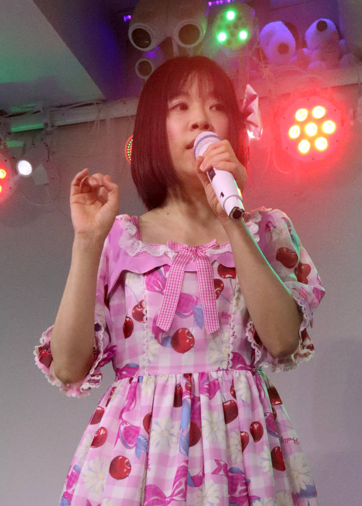 森口こころさん。2024年(令和6年)4月、ライブスペース・マリールーにて撮影。