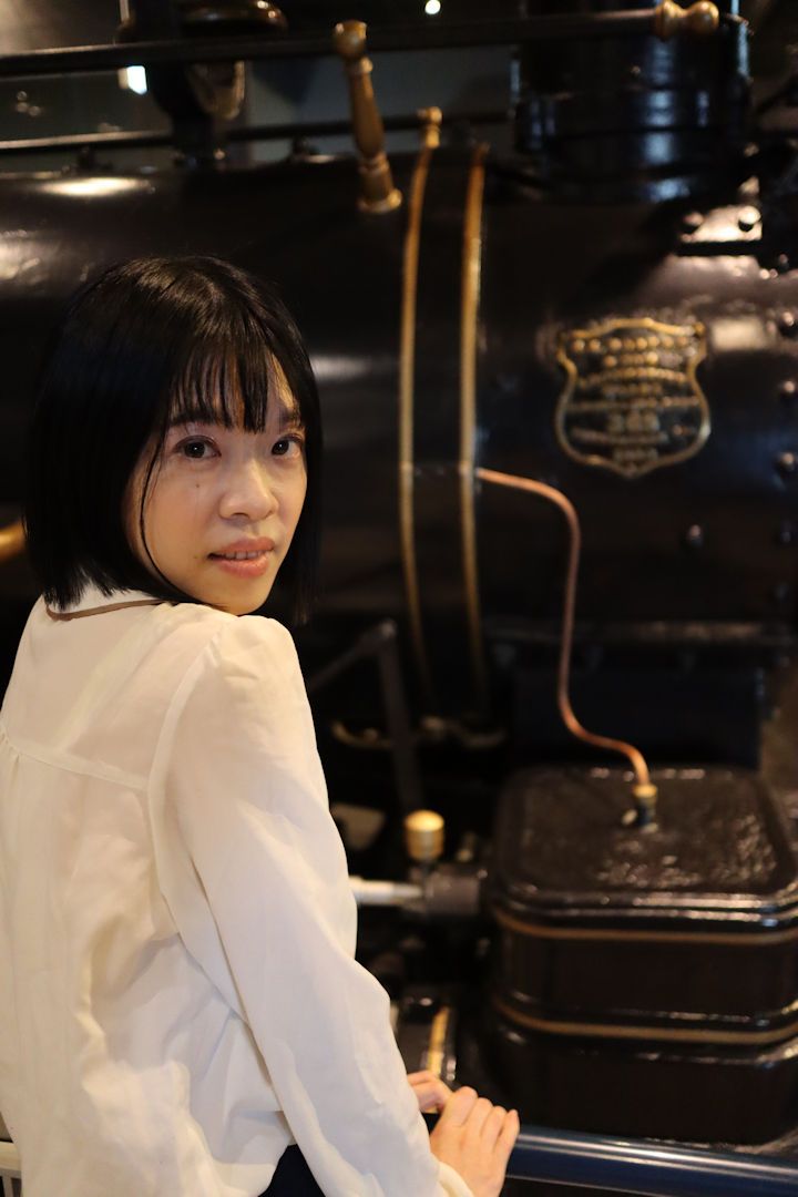 森口こころさん。2025年(令和7年)11月、鉄道博物館(埼玉県さいたま市大宮区)にて撮影。