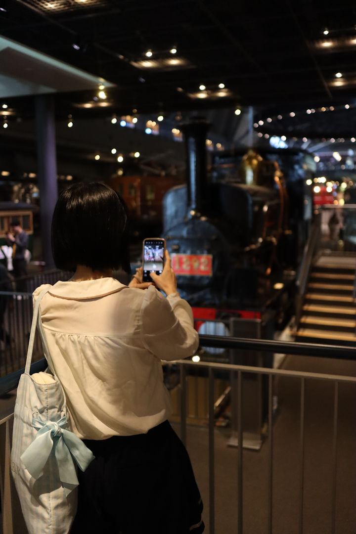 森口こころさん。2025年(令和7年)11月、鉄道博物館(埼玉県さいたま市大宮区)にて撮影。