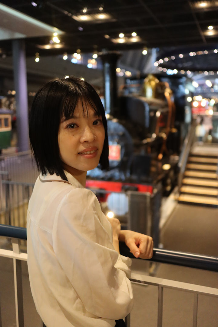 森口こころさん。2025年(令和7年)11月、鉄道博物館(埼玉県さいたま市大宮区)にて撮影。