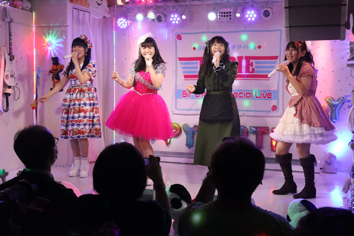 みでぃさん。2023年(令和5年)12月、ライブスペース・マリールーにて撮影。