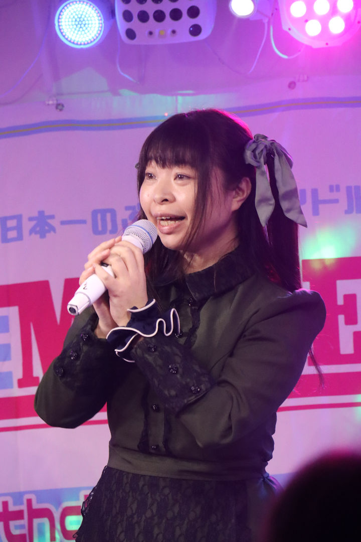 みでぃさん。2023年(令和5年)12月、ライブスペース・マリールーにて撮影。