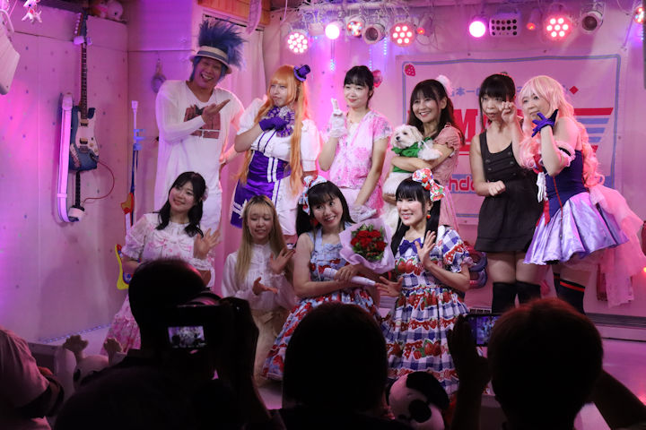 みでぃさん。2023年(令和5年)12月、ライブスペース・マリールーにて撮影。