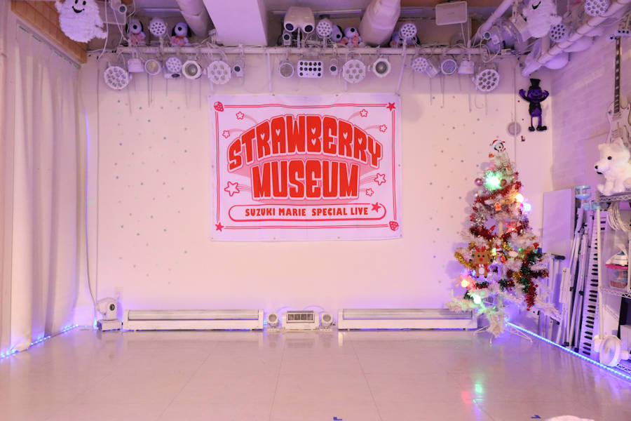 ライブスペース・マリールーのステージ全景。2023年(令和5年)12月、ライブスペース・マリールー(東京都北区)にて撮影。