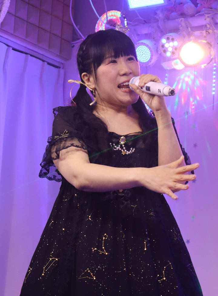 ほしみらい姫。2025年(令和7年)4月、ライブスペース・マリールー(東京都北区)にて撮影。