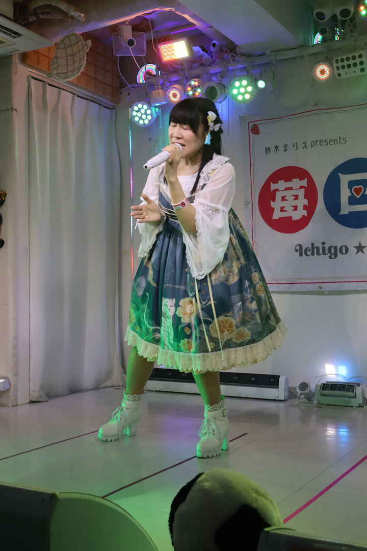 ほしみらい姫。2025年(令和7年)10月、ライブスペース・マリールー(東京都北区)にて開催された「苺日和」に際して撮影。