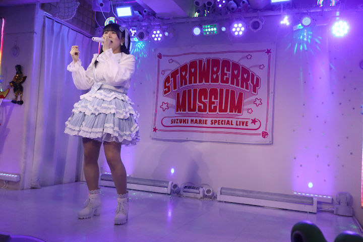 ほしみらい姫。2025年(令和7年)11月、ライブスペース・マリールー(東京都北区)にて開催された「ストロベリー・ミュージアム」に際して撮影。