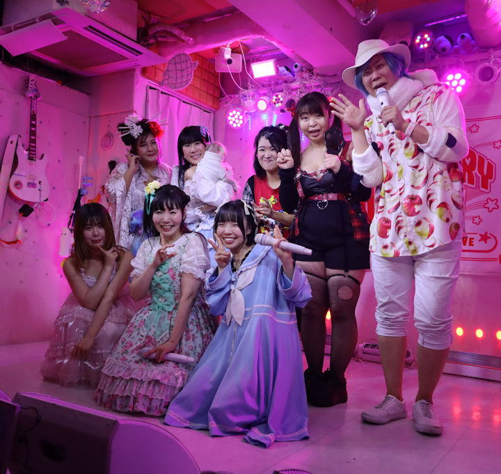 ほしみらい姫。2025年(令和7年)11月、ライブスペース・マリールー(東京都北区)にて開催された「ストロベリー・ミュージアム」に際して撮影。