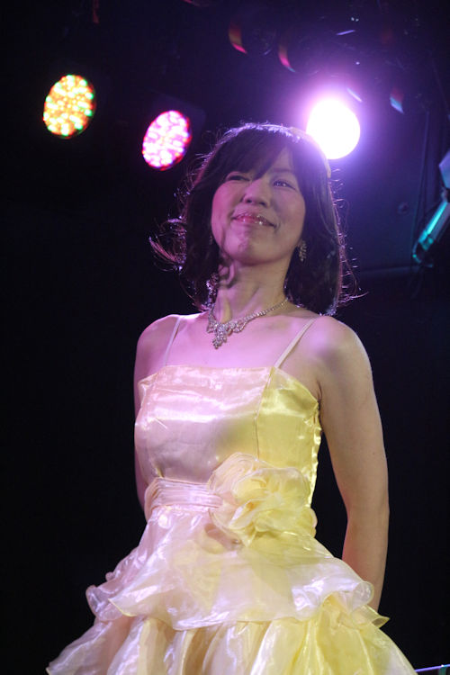 宝染花美咲さん。2020年(令和2年)4月、神田MIFAにて撮影。