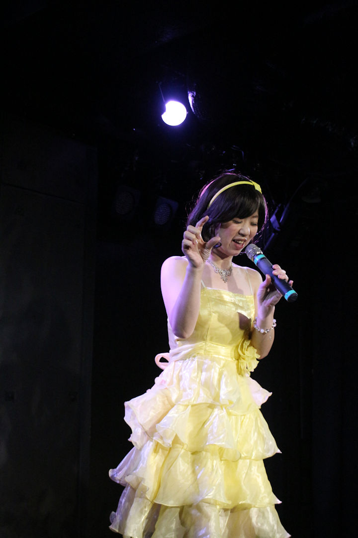 宝染花美咲さん。2020年(令和2年)4月、神田MIFAにて撮影。
