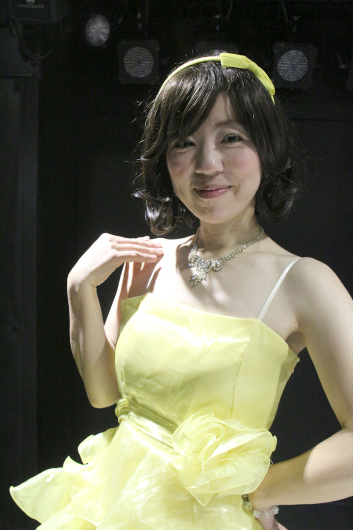 宝染花美咲さん。2020年(令和2年)4月、神田MIFAにて撮影。