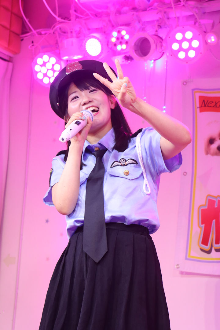 星海しおり(ほしみ・しおり)さん。2026年(令和8年)3月、ライブスペース・マリールーにて撮影。