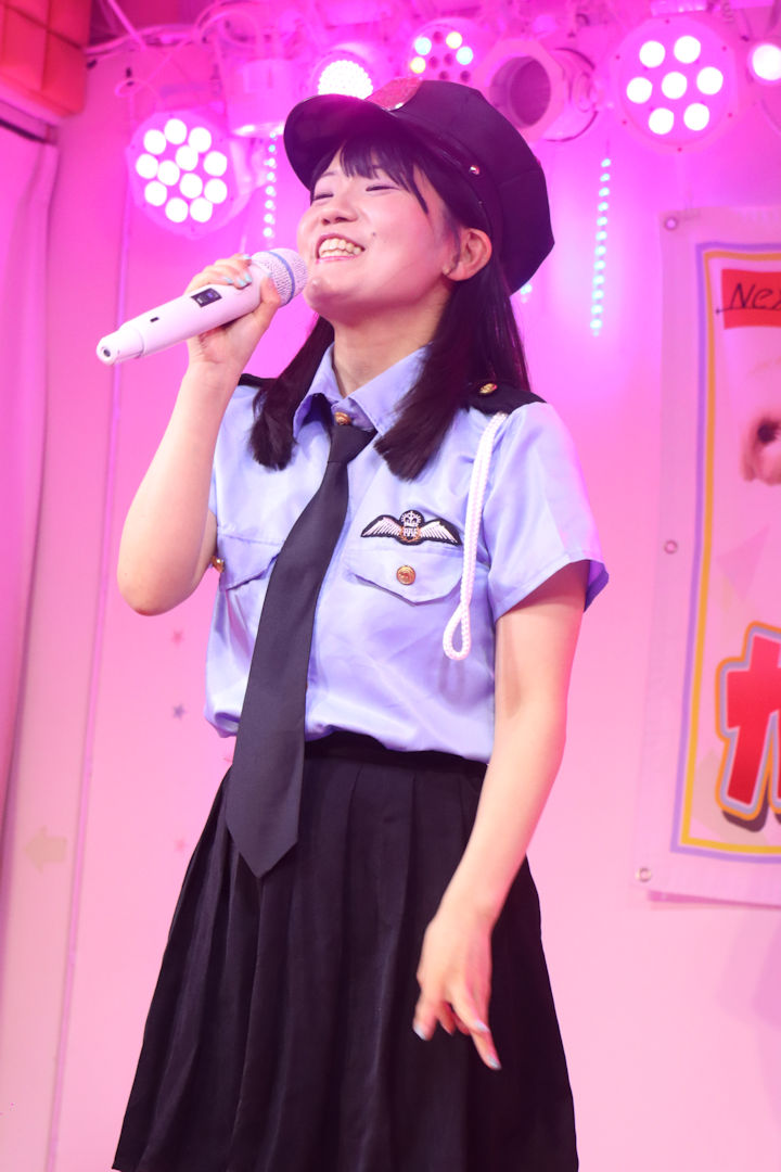 星海しおり(ほしみ・しおり)さん。2026年(令和8年)3月、ライブスペース・マリールーにて撮影。