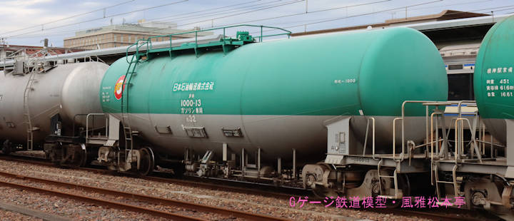 日本石油輸送タキ1000-13。2022年(令和4年)10月、京葉臨海鉄道蘇我(そが：千葉県千葉市中央区)駅にて撮影。