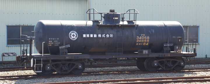 東邦亜鉛タキ4000型タキ34068。2006年(平成18年)3月、JR信越本線安中(あんなか：群馬県安中市)駅にて撮影。