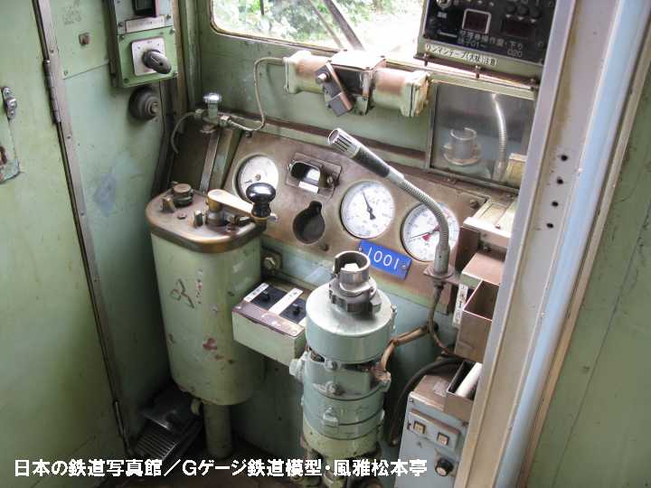 銚子電気鉄道デハ1001の運転台周辺。2009年(平成21年)8月、銚子電気鉄道外川(とかわ：千葉県銚子市)駅にて撮影。
