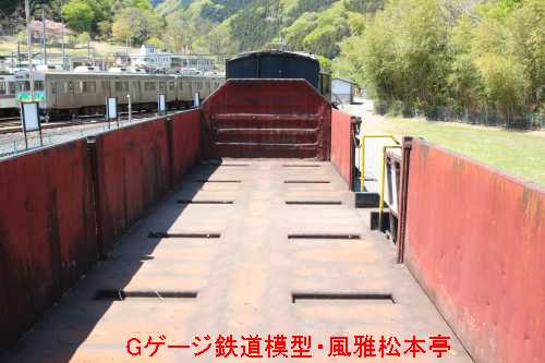 秩父鉄道トキ500型トキ502。2019年(平成31年)4月、秩父鉄道三峰口(みつみねぐち：埼玉県秩父市)駅にて撮影。