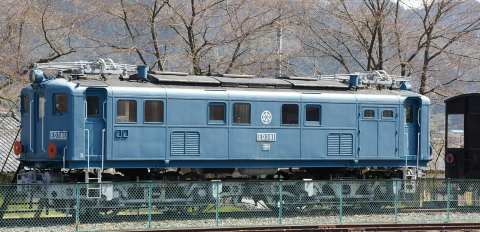 秩父鉄道ED38型。2005年(平成17年)4月、秩父鉄道三峰口(みつみねぐち：埼玉県秩父市)駅にて撮影。