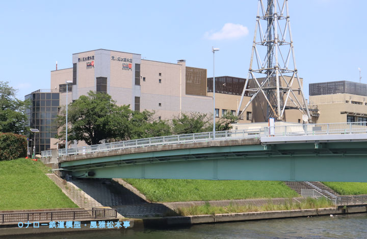 ドコービル製ナベトロが展示されている荒川知水資料館(あらかわちすいしりょうかん：東京都北区)。2025年(令和7年)6月撮影。