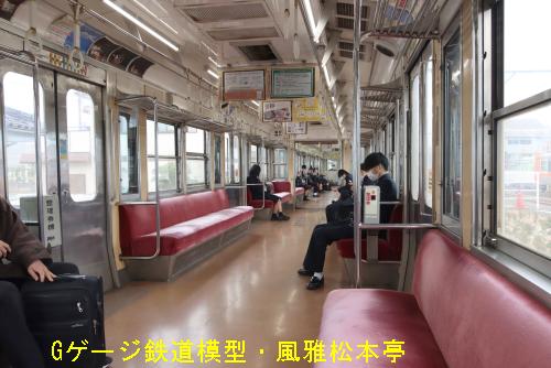 岳南電車モハ8001＋クハ8101の車内。2020年(令和2年)12月撮影。