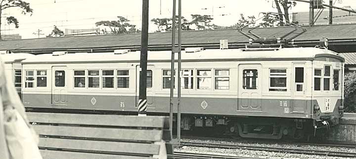 伊豆箱根鉄道モハ50型モハ53。1966年(昭和41年)4月、伊豆箱根鉄道駿豆本線三島(みしま：静岡県三島市)駅にて撮影。