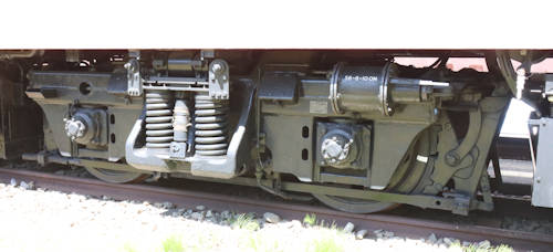 国鉄EF80-63が履くDT128台車。2022年(令和4年)5月、碓氷峠鉄道文化むら(群馬県安中市)にて撮影。