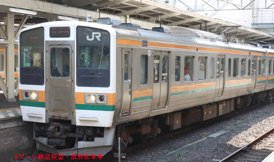 JR東日本クモハ211-3051。2023年(令和5年)7月、JR信越本線高崎(たかさき：群馬県高崎市)駅にて撮影。