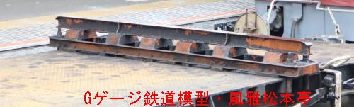 JR東日本チキ5231のレールを載せる装置。2021年(令和34年)1月、JR大宮(おおみや：埼玉県さいたま市大宮区)駅にて撮影。