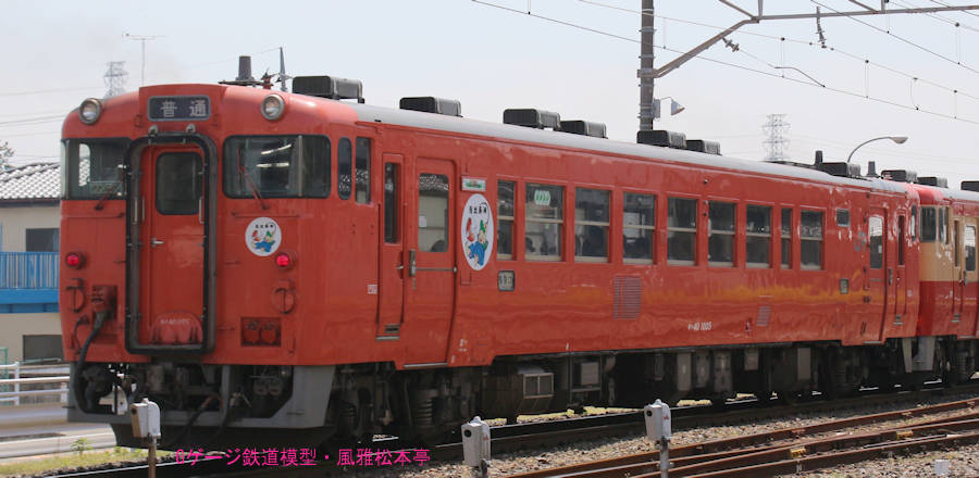 JR東日本キハ40-1005。2014年(平成26年)5月、JR烏山線宝積寺(ほうしゃくじ：栃木県塩谷郡高根沢町)駅にて撮影。