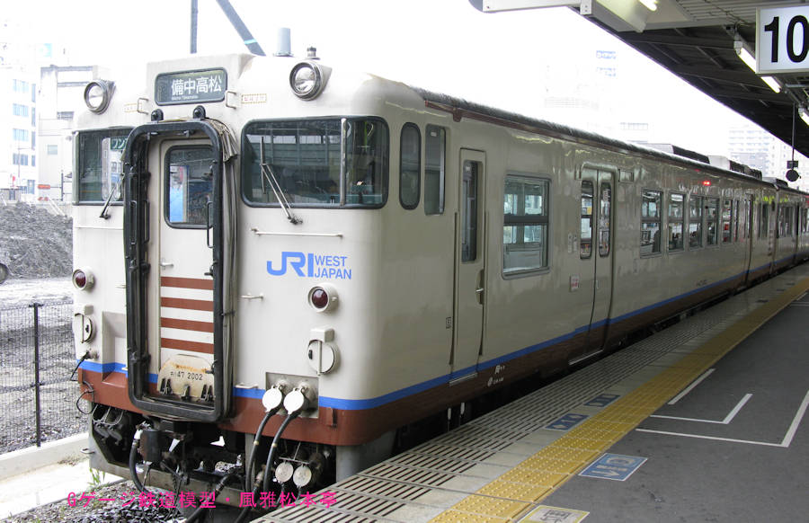 JR西日本キハ47-2002。2011年(平成23年)3月、JR吉備線岡山(おかやま：岡山県岡山市北区)駅にて撮影。