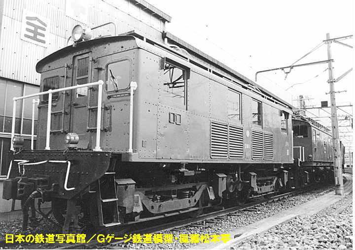 国鐵ED111(西武鉄道E61)。1983年(昭和58年)4月、西武鉄道所沢(ところざわ：埼玉県所沢市)駅にて撮影。